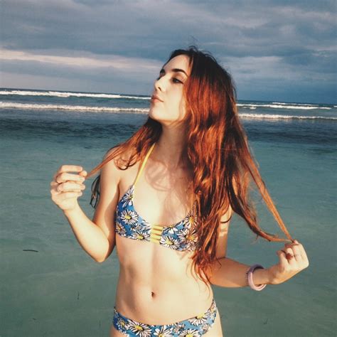 Hot Sexy Fiona Bishop Bikini Pics