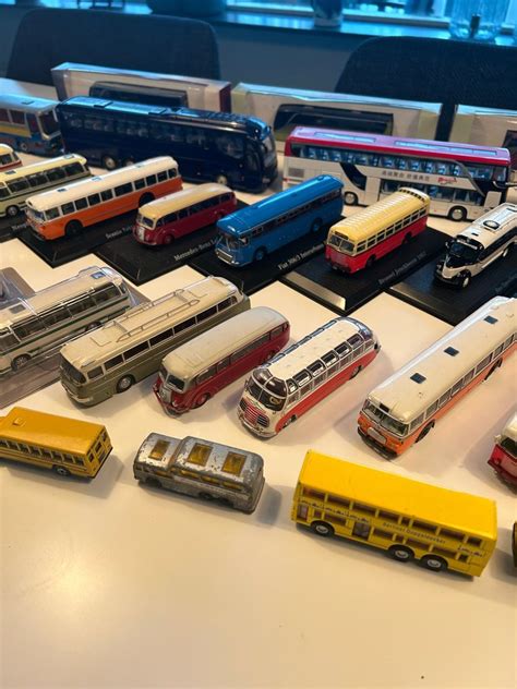 Multiple brands 1:43 - 64 - Modellino di autobus - 1:43, 1:72 1:76, 1: ...