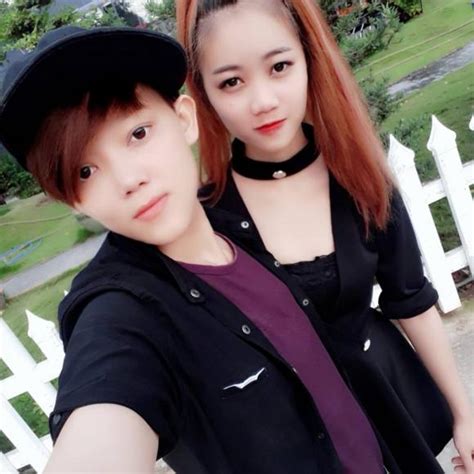 Cặp đồng tính nữ khoe có con mà không cần nhờ tới y học khiến dân mạng tranh cãi gay gắt