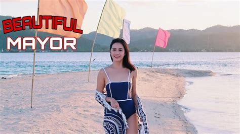 4 Hot Sexy Donya Bikini Pics