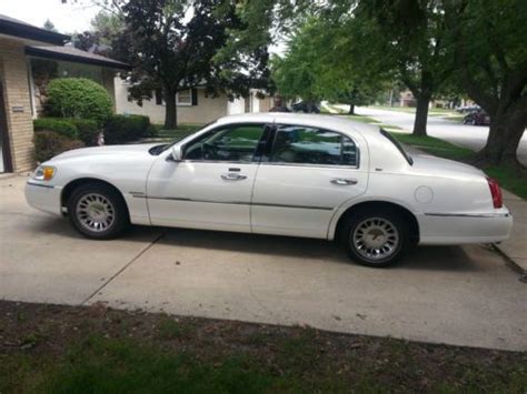 Sell used 2001 LINCOLN TOWN CAR CARTIER EDITION in South Holland ...