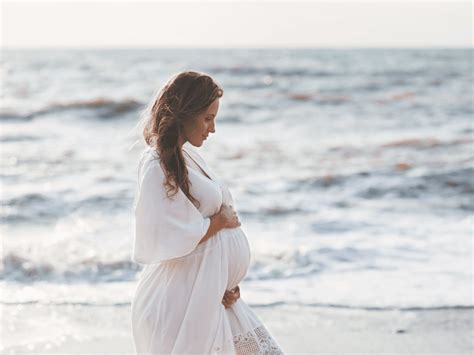 Pregnant Photo Shoot Ideas Beach