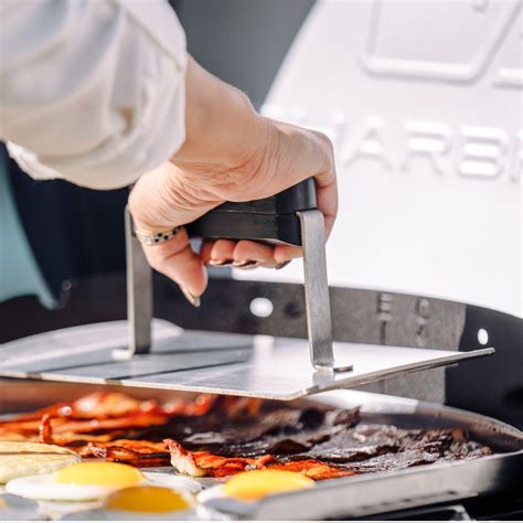 A Helpful Temperature & Timing Guide for Grilling Steak