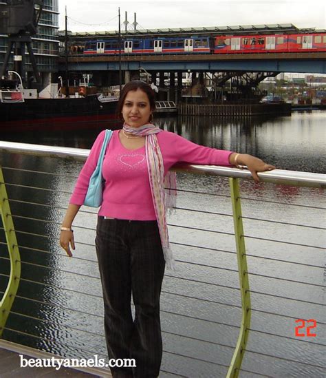 Desi Chudai Hot Aunty Picture Gallery