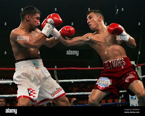 Mexican Boxer Hugo Cazares Right Hits Puerto Ricos Nelson Dieppa