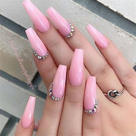 Uñas Acrilicas Rosadas Con Piedras Moda y Estilo