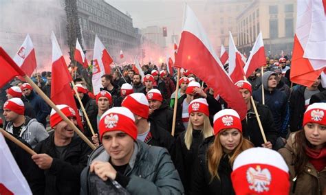 Pictures Tens Of Thousands Of Polish Nationalists March Burn Eu Flag