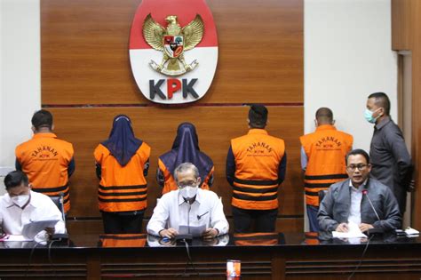 FOTO KPK Kembali Tahan 15 Anggota DPRD Muara Enim Terkait Dugaan Korupsi