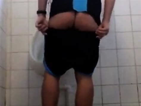 Bareback Amateur Anal In The Bathroom