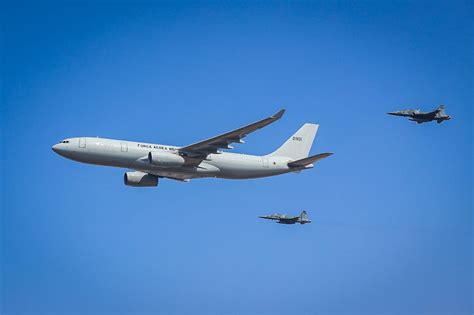 VÍDEO e IMAGENS Nova aeronave KC 30 é incorporada à Força Aérea Brasileira