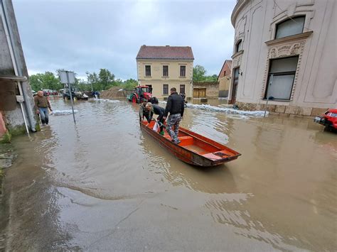 Galerija I dalje rastu vodostaji Korana kod Karlovca tijekom noći