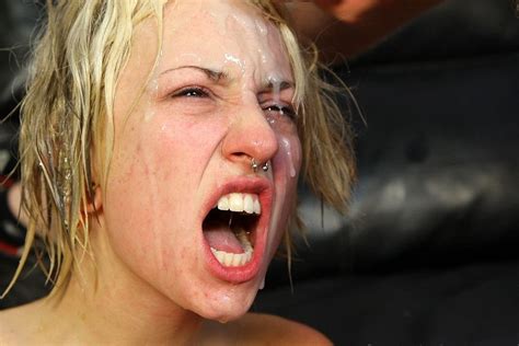 Dumb Cunts Squatting And Spreading Porn Pic