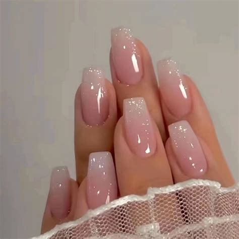 KEHKFSEF Uñas postizas medianas a presión con forma de ataúd brillante color rosa nude con