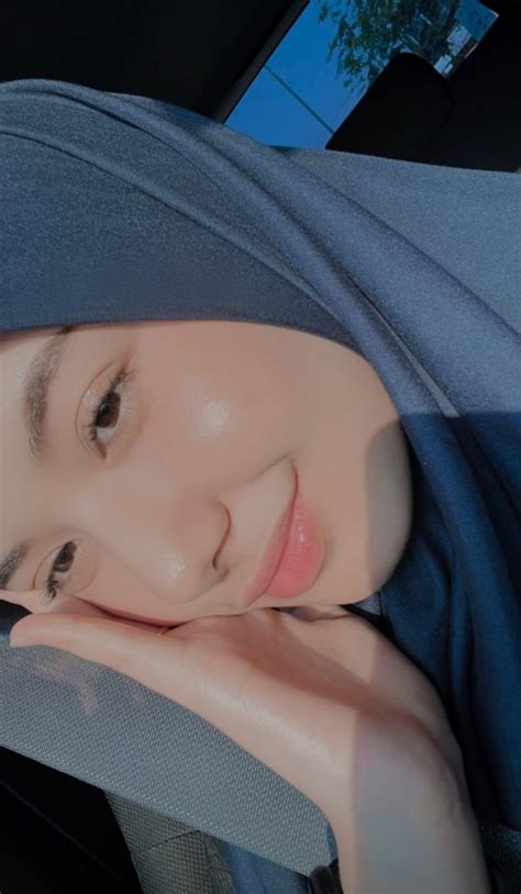 10 Hot Sexy Alyssa Ananta Bikini Pics