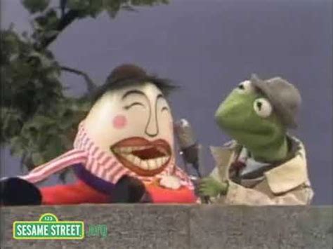 Sesame Street Kermit The Frog News Flash Humpty Dumptys Fall Youtube