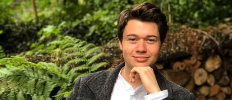 Alexander Westwood ans acteur de la série Netflix Sex Education