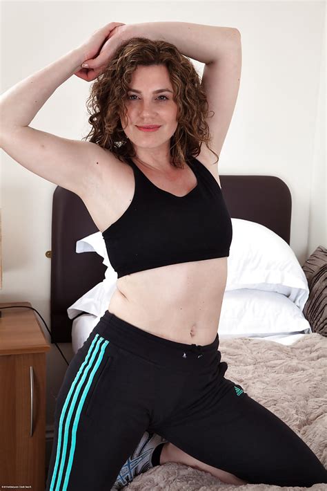 Mature European Babe Sofia Matthews Pets Her Wonderful Hairy Cunt Porn Pictures XXX Photos Sex