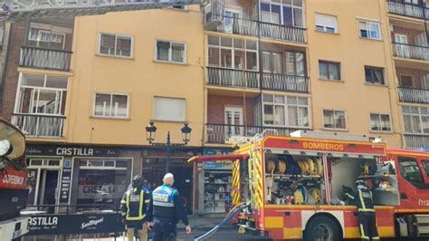 Un Incendio Obliga A Desalojar Dos Viviendas Noticias Diario De Vila