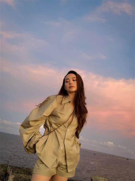 H U Sinh Con Minh H Ng Di N Bikini Khoe V C D Ng Ng H C T