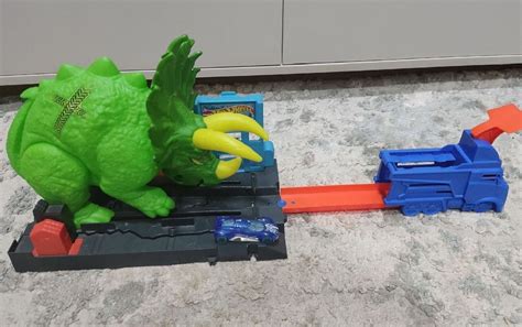 Hot Wheels Pista Ataque de Triceratops Brinquedo para Bebês Hot Wheels Usado 80572705 enjoei