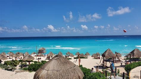 premium photo cancun beach