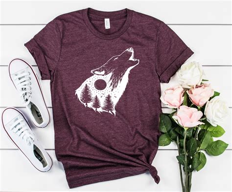 Howling Wolf T Shirt Lone Wolf T Shirt Wild Animal Tee Wolfe Etsy