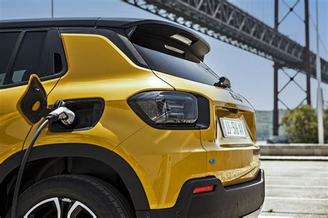 Jeep Plans To Become Electric Suv Leader The Ev Report