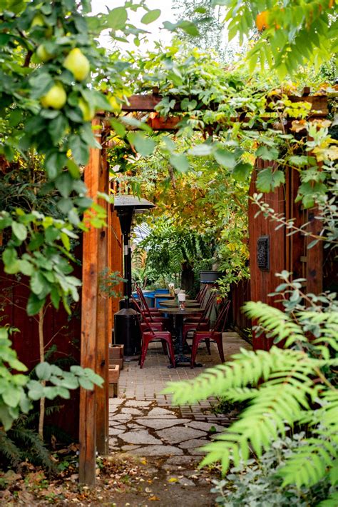 Portland restaurants near moda center are perfect for pre-game meals 9