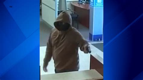 Chase Bank Robbery Chicago Fbi Releases Photos Of Suspect Accused Of Robbing Clark Street Bank