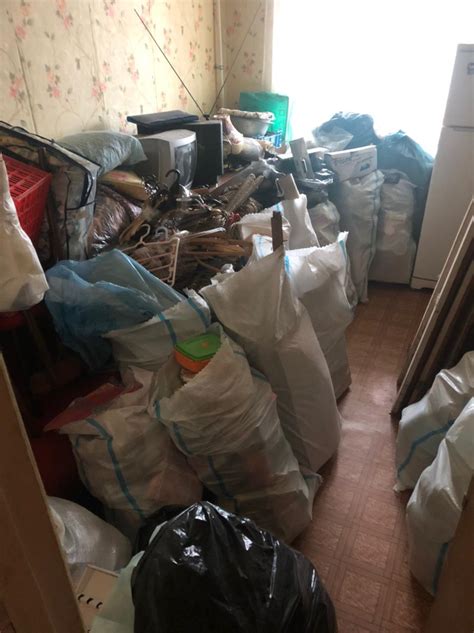 Вывести собранные картонные коробки и мешки с мусором | Забираем хлам