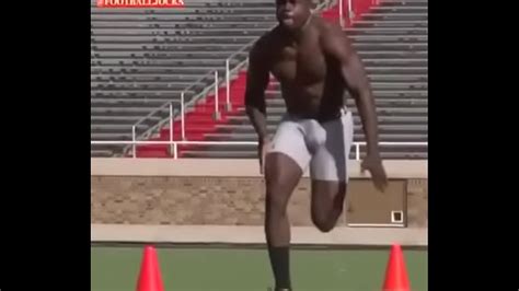 Negão correndo de pau duro XVIDEOS