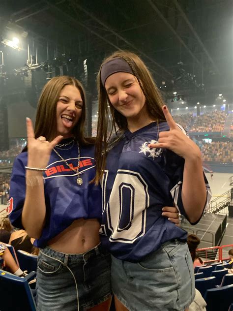 billie eilish concert outfit