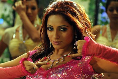 Hot Telugu TV Anchor UDAYA BANU Glam Actress