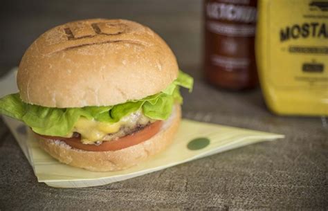 X Salada Tradicional - Dia Mundial do Hambúrguer: comemore com um clássico x-salada - Vogue ...