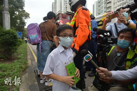 沙田校巴與私家車相撞後衝落單車徑 至少24人傷 警拘校巴司機涉未有遵守交通標誌 1652 20210604 港聞 即時新聞 明報新聞網