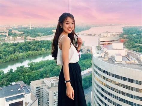 Hot girl 7 thứ tiếng gây tranh cãi khi nói về thủ dâm trong chương trình dạy tiếng Anh Tin tức