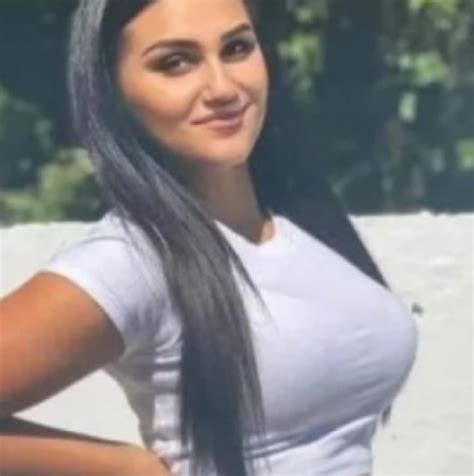 Нарязаната Дебора махна екстеншъните и се показа с истинската си коса ...