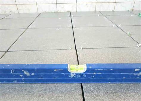 Укладка керамогранита на пол. Укладка плитки на пол цена за м2 в СПб