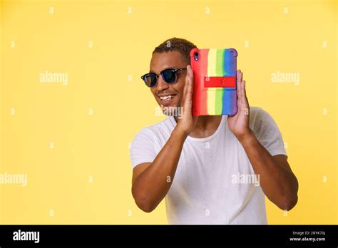 Homme gay jeune Banque de photographies et dimages à haute résolution Alamy