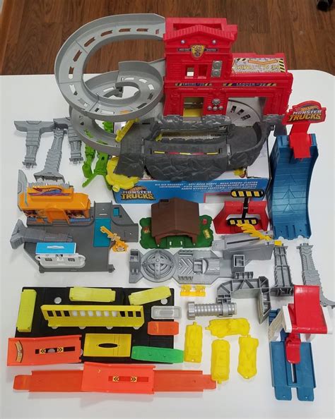 HOT WHEELS Monster Truck Fire Station ZESTAW 8863900480 Oficjalne Archiwum Allegro