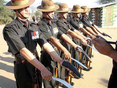 Indian Army Gurkha Regiment (Summer Ceremonial Dress) : r/uniformporn