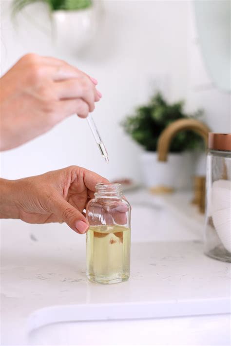 Essential Oil Safe for Cats | Fresh Mommy Blog