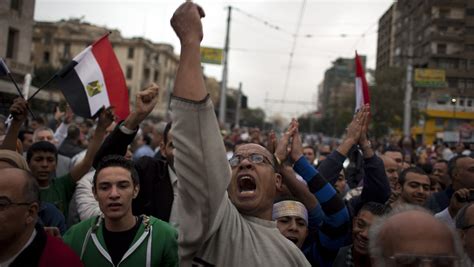 Egyptian protest turns violent near presidential palace