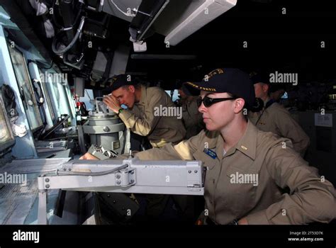 Bridge Uss Okane Ddg 77 Stock Photo Alamy