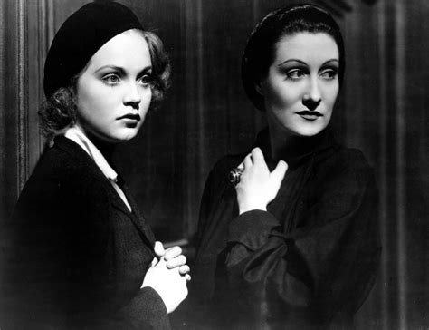 12 Classic Lesbian Vampire Movies to Steam Up Your Halloween | IndieWire