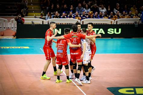 Lube Civitanova Vince In Tre Set A Cisterna Di Latina Nikolov Mvp Mcnet