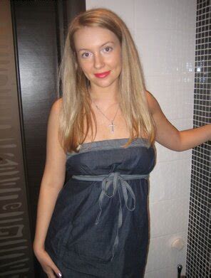 Angel Anna Rubber Dildo On The Toilet Photo Gallery