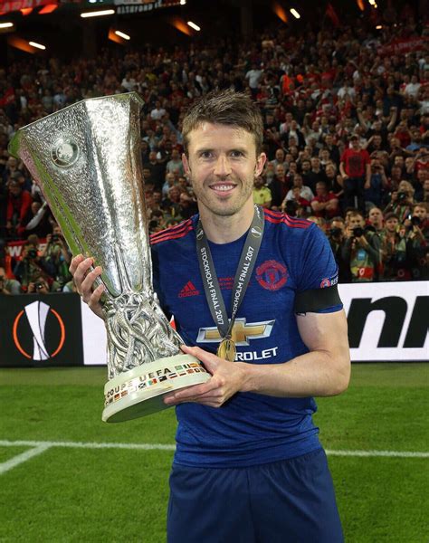 Michael Carrick Signs New Deal with Manchester United