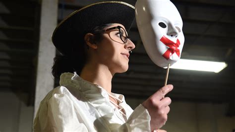 Shakespeare in Prison teaches inmates 'radical empathy'