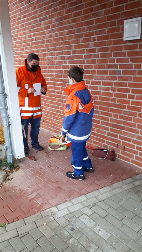 Abzeichen erhalten Feuerwehr Lüneburg